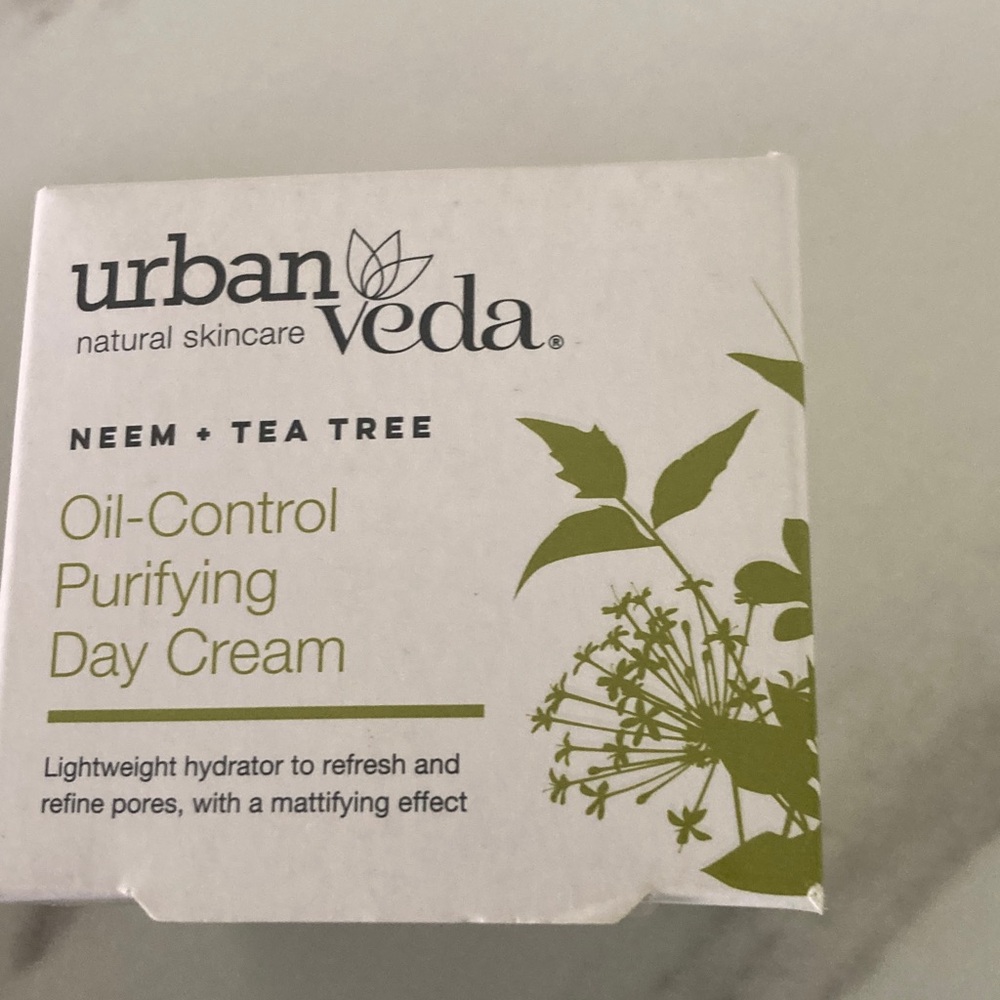 Urban Veda Neem + Tea Tree Oil-Control Purifying Day Cream — Green - Picture 7 of 15